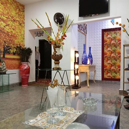 Helen One Hotel ลาฮอร์ ภายนอก รูปภาพ