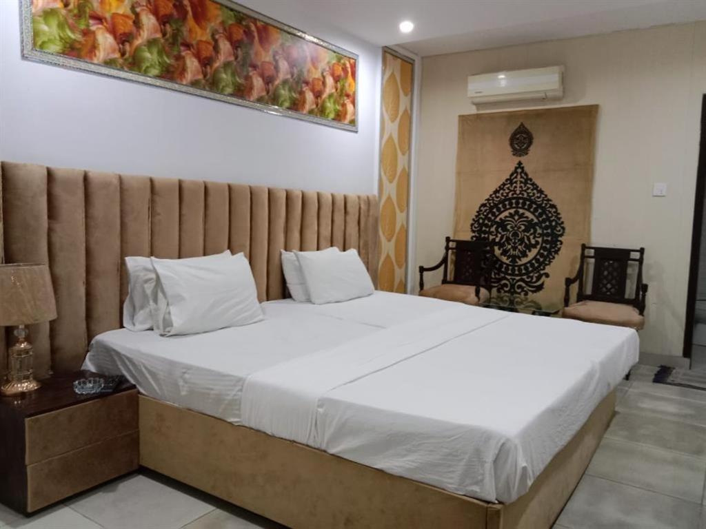 Helen One Hotel ลาฮอร์ ภายนอก รูปภาพ
